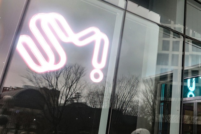Kim is accused of manipulating the stock price of SM Entertainment to block its acquisition by rival Hybe.
Image Source: KED Global